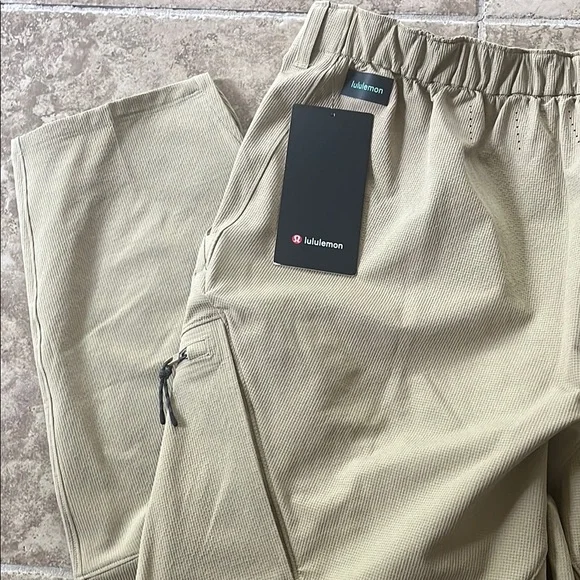 Men’s Lululemon Merino Wool Hiking Cargo Pant - Picture 5 of 6
